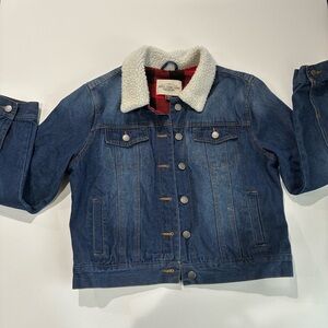 Cozy Blue Denim Jacket with Sherpa Collar